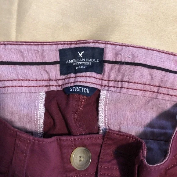 American Eagle Outfitters Shortie Jean Shorts Size 6 Burgundy Inseam 4” Mid-Rise - Picture 8 of 10